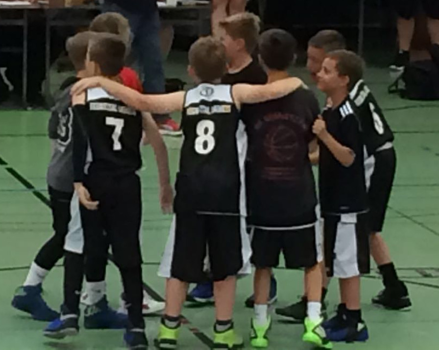 U10 huddle