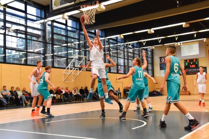 Benni Höhmann (Mitte, Regnitztal Baskets), Copyright: Brose Bamberg Youngsters