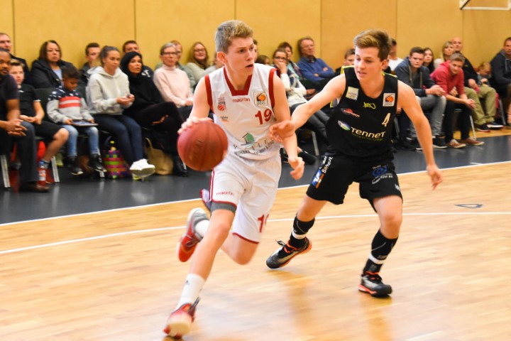 Finn Nowak (weißes Trikot), Foto: Brose Bamberg Youngsters