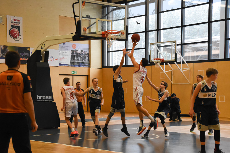 Simon Ulshöfer (mittig, Regnitztal Baskets), Copyright: Brose Bamberg Youngsters