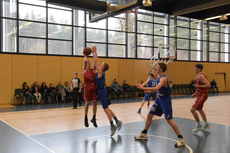 Kilian Dull (rotes Trikot, Regnitztal Baskets), Copyright: Brose Bamberg Youngsters