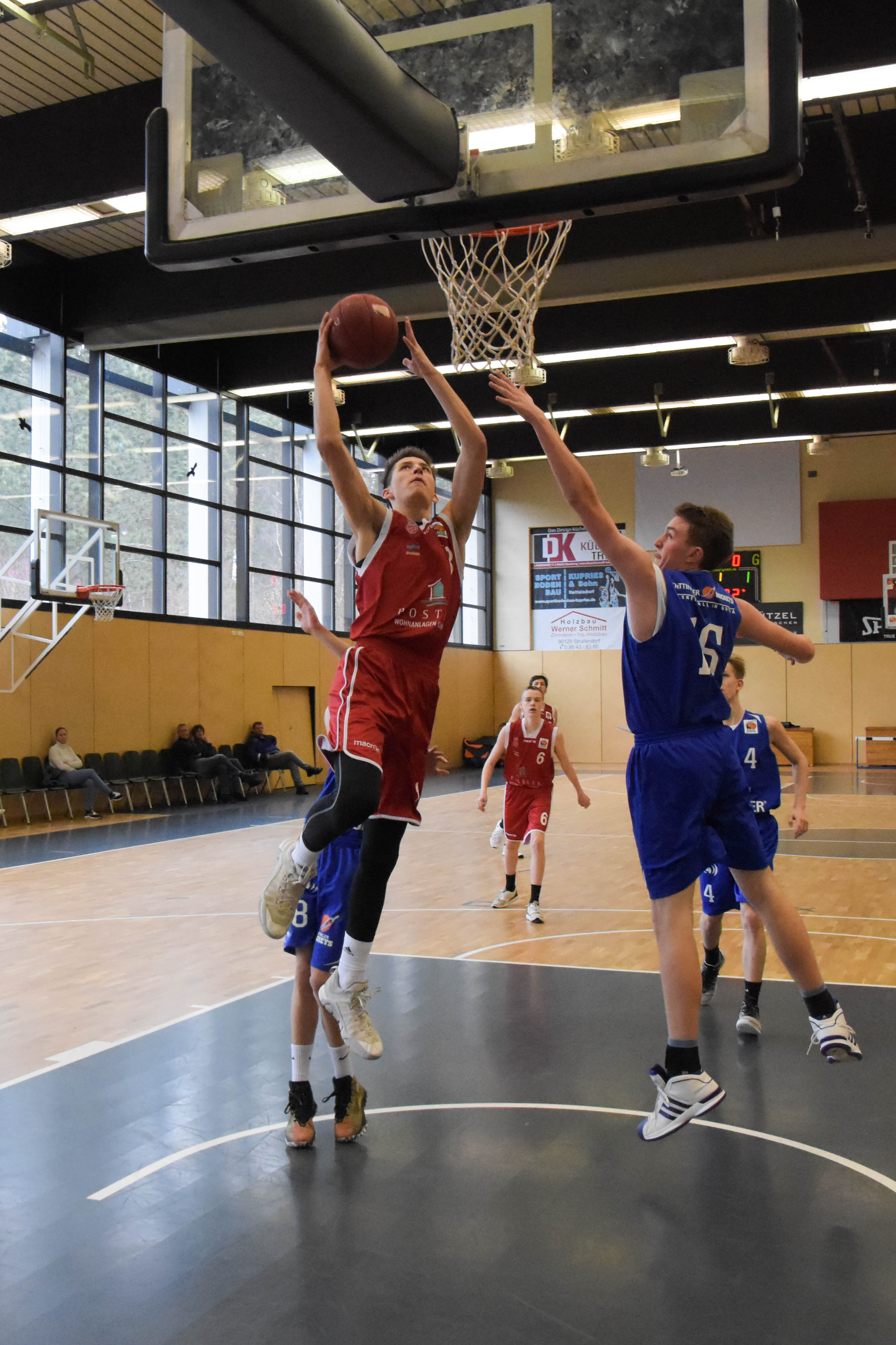 Adrian Bergmann (rotes Trikot, Regnitztal Baskets/JBBL), Copyright: Brose Bamberg Youngsters