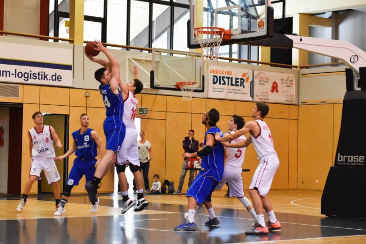 Felix Edwardsson (in der Verteidigung Mitte, Regnitztal Baskets), Foto: Brose Bamberg Youngsters