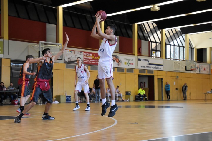 Brandon Tischler (beim Wurf, Regnitztal Baskets/Regio2), Copyright: Brose Bamberg Youngsters