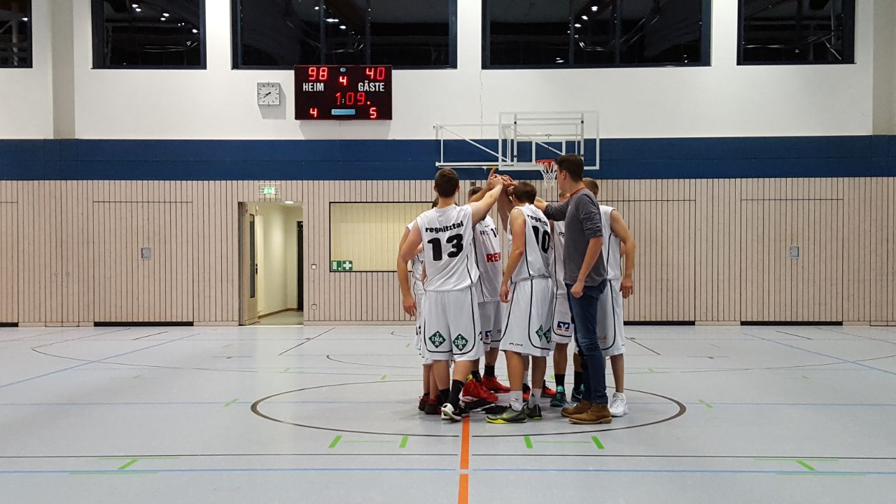 Unsere H4 feiert ihren Kantersieg (Foto: Jürgen Koch)