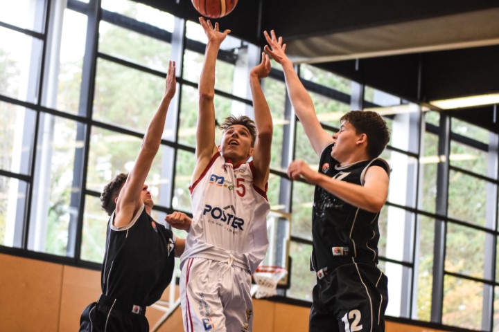 Nico Böhm (weißes Trikot, Regnitztal Baskets / JBBL), Copyright Brose Bamberg Youngsters – Lina Ahlf