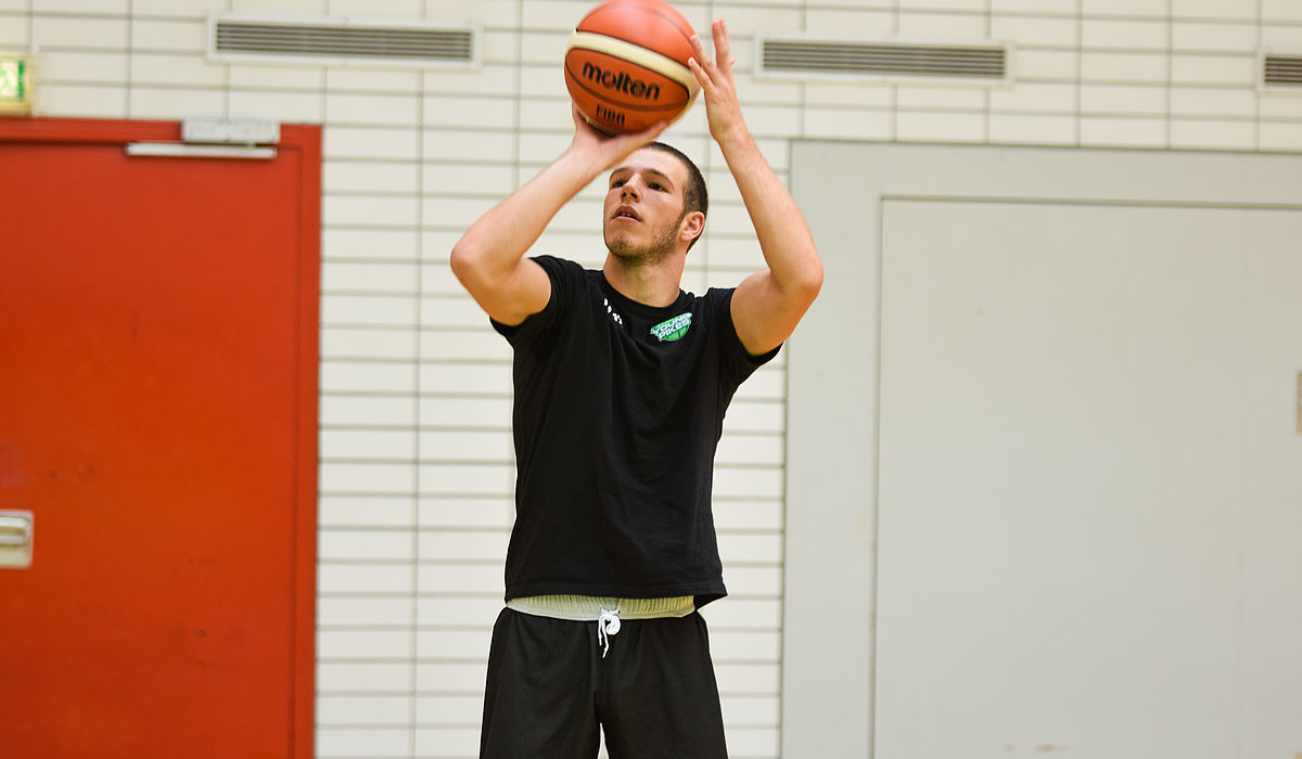Matej Jelovcic (Regnitztal Baskets, weißes Trikot / Regio2), Copyright Brose Bamberg Youngsters – Lina Ahlf